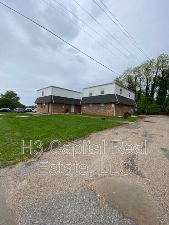 420 Joseph Dr in Fairview Heights, IL - Building Photo