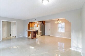 392 Harmony Grove Rd in Lilburn, GA - Foto de edificio - Building Photo