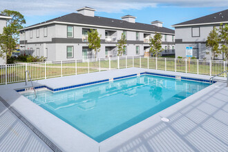 Luxury Apartments in Cape Coral, FL - Foto de edificio - Building Photo