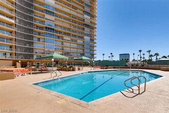 3111 Bel Air Dr in Las Vegas, NV - Building Photo - Building Photo