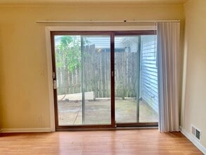 1H S Fernwood Dr in Bolingbrook, IL - Building Photo - Building Photo