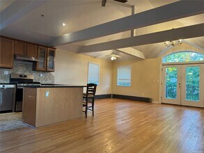 203-09 28th Ave-Unit -2F in Queens, NY - Building Photo - Building Photo