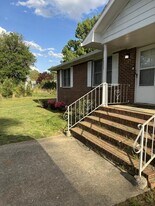 7896 Fielder Rd in Jonesboro, GA - Building Photo