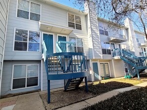 1901 N Fitzhugh Ave, Unit 19B in Dallas, TX - Building Photo - Building Photo