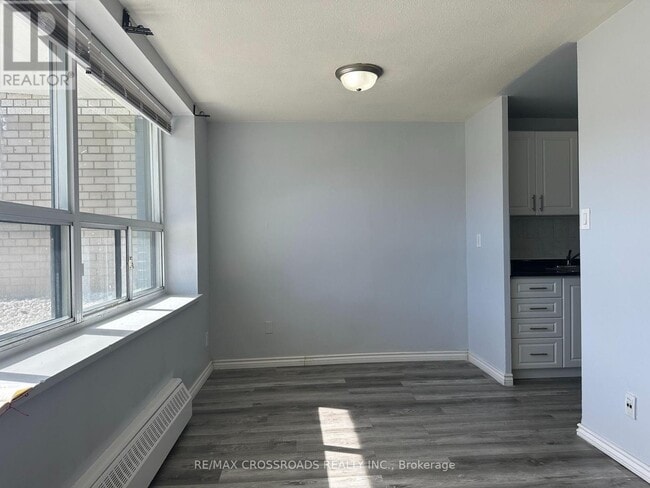 363-363 Lakeshore Rd E