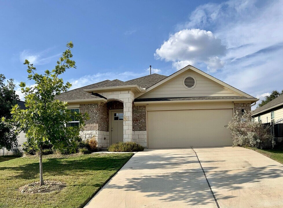 413 Lewisville Ln in Leander, TX - Building Photo