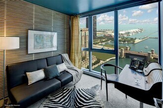 332 E Wacker Dr in Chicago, IL - Building Photo - Building Photo