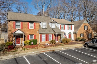 Stratford Manor in Newport News, VA - Building Photo - Building Photo