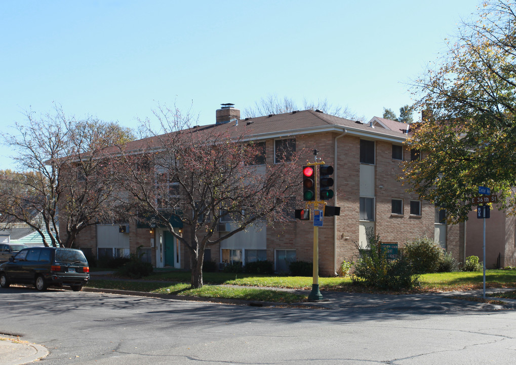 1829 E 36th St in Minneapolis, MN - Foto de edificio