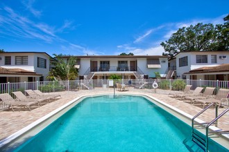 Victoria Place Courtyard Apartments in Fort Lauderdale, FL - Building Photo - Building Photo