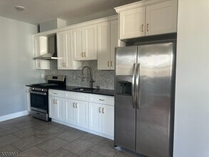 520 Park Ave-Unit -2 in Paterson, NJ - Building Photo - Building Photo