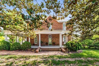 405 Webb Rd W in Bell Buckle, TN - Building Photo - Building Photo