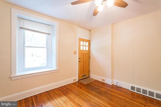 4562 Silverwood St in Philadelphia, PA - Foto de edificio - Building Photo