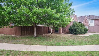 7636 Lawnsberry Dr in Fort Worth, TX - Building Photo - Building Photo