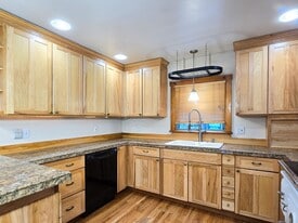 851 6th Ave in Fairbanks, AK - Building Photo