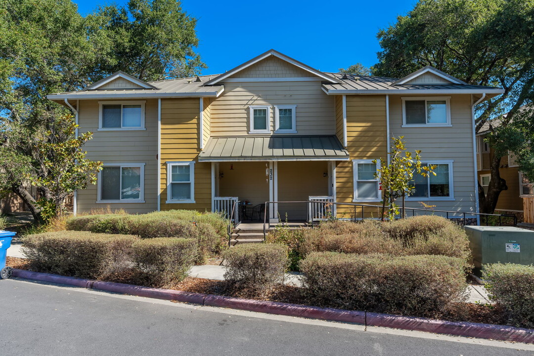 204 Rosebud Ln in St Helena, CA - Building Photo