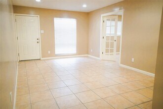 2414 Mimosa Dr in Houston, TX - Building Photo - Building Photo