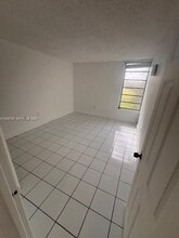 8870 Fontainebleau Blvd in Miami, FL - Building Photo - Building Photo
