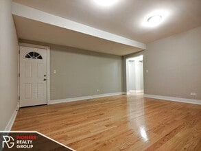 907 W George St, Unit 2 in Chicago, IL - Building Photo - Building Photo