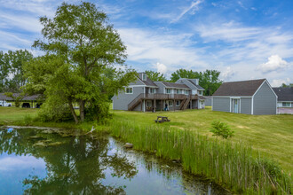 Bay Valley Harbor Apartments in Bay City, MI - Foto de edificio - Building Photo