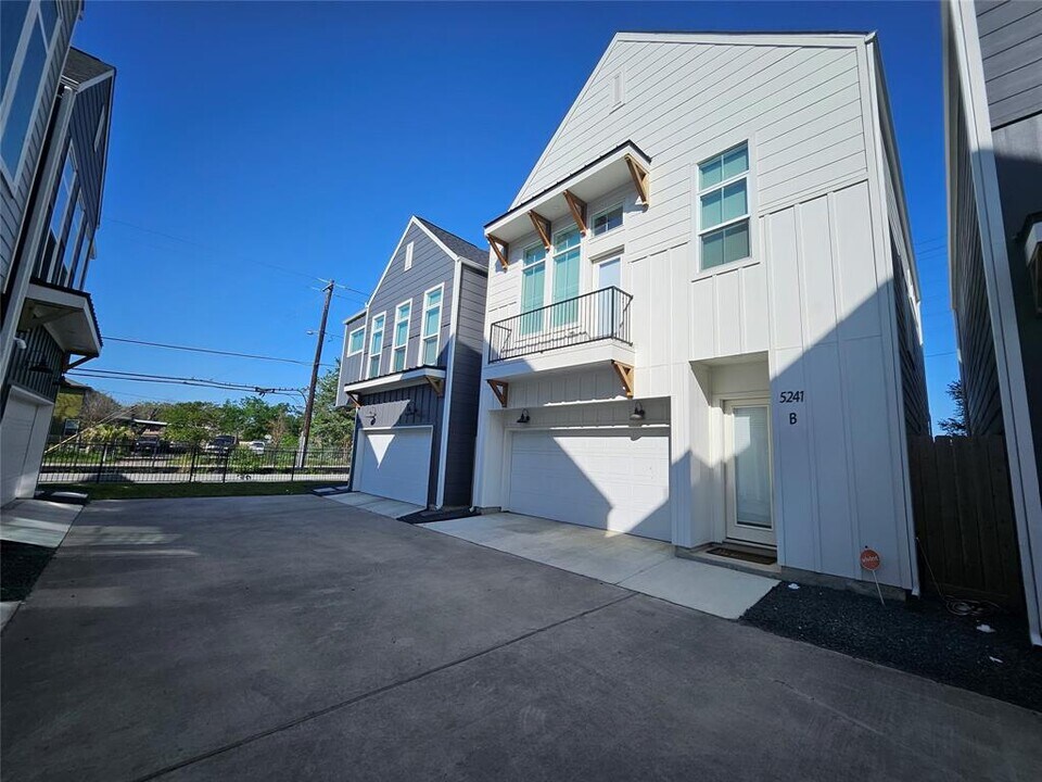 5241 Hillman St in Houston, TX - Building Photo
