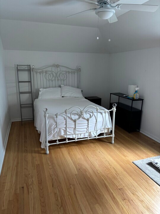 169 Brevator St, Unit WashingtonAvenueBedroom in Albany, NY - Building Photo