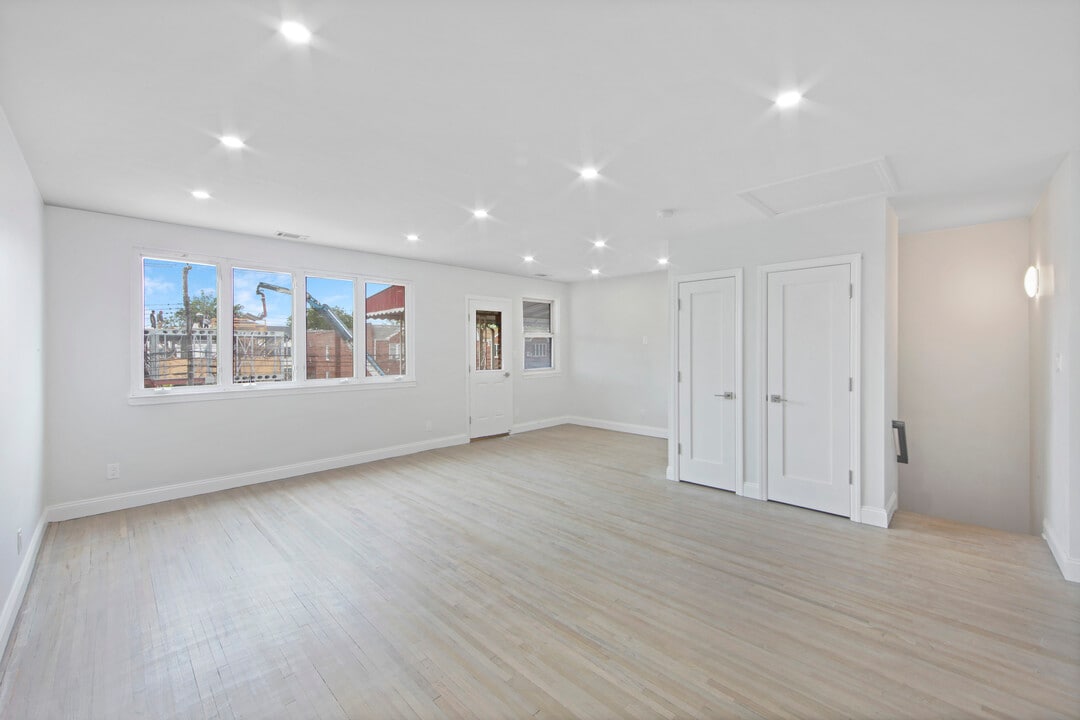 2345 E 1st St in Brooklyn, NY - Building Photo