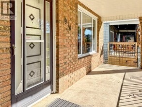910 Moy Ave in Windsor, ON - Building Photo - Building Photo
