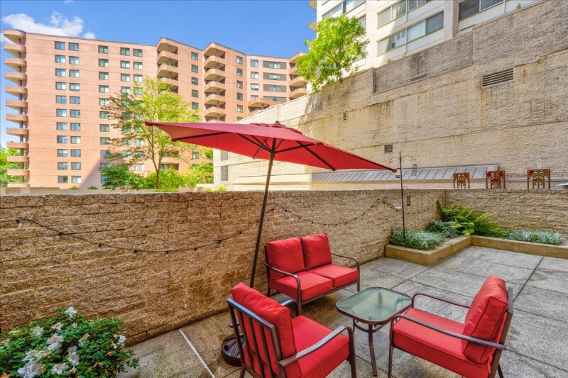 4515 Willard Ave in Chevy Chase, MD - Building Photo