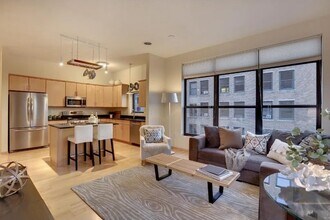 270 4th St E in St. Paul, MN - Building Photo - Building Photo