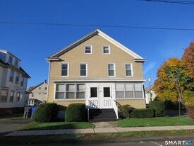 15 Hartford Ave in Enfield, CT - Building Photo