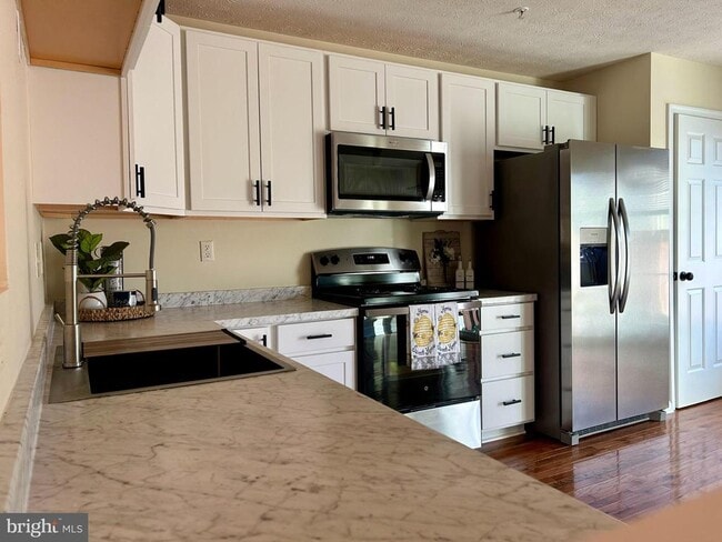 1703 Bluffs Island Ct