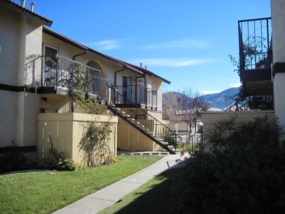 Sierra Vista Apartments in Tehachapi, CA - Building Photo - Building Photo