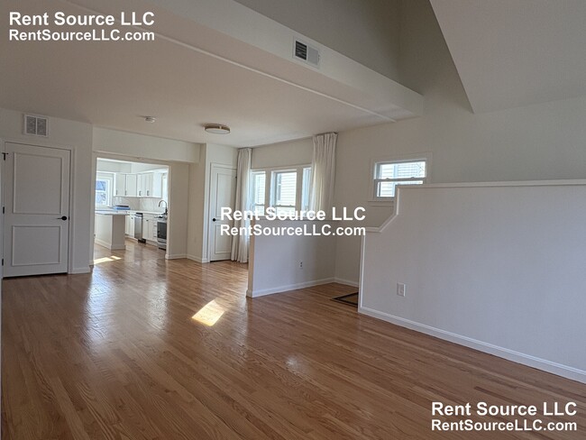 52 Cotting St, Unit 2 in Medford, MA - Building Photo - Building Photo