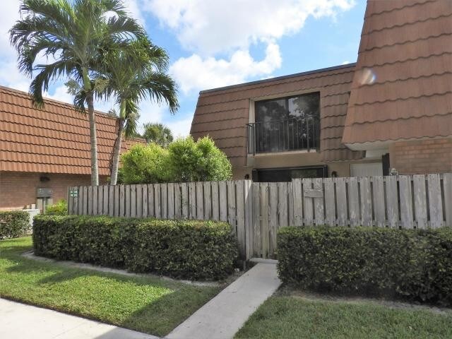 246 Charter Way in West Palm Beach, FL - Building Photo - Building Photo