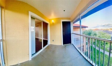 5451 Vineland Rd in Orlando, FL - Building Photo - Building Photo