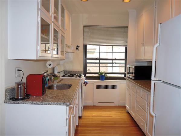 341 Tappan St, Unit 1 in Brookline, MA - Building Photo