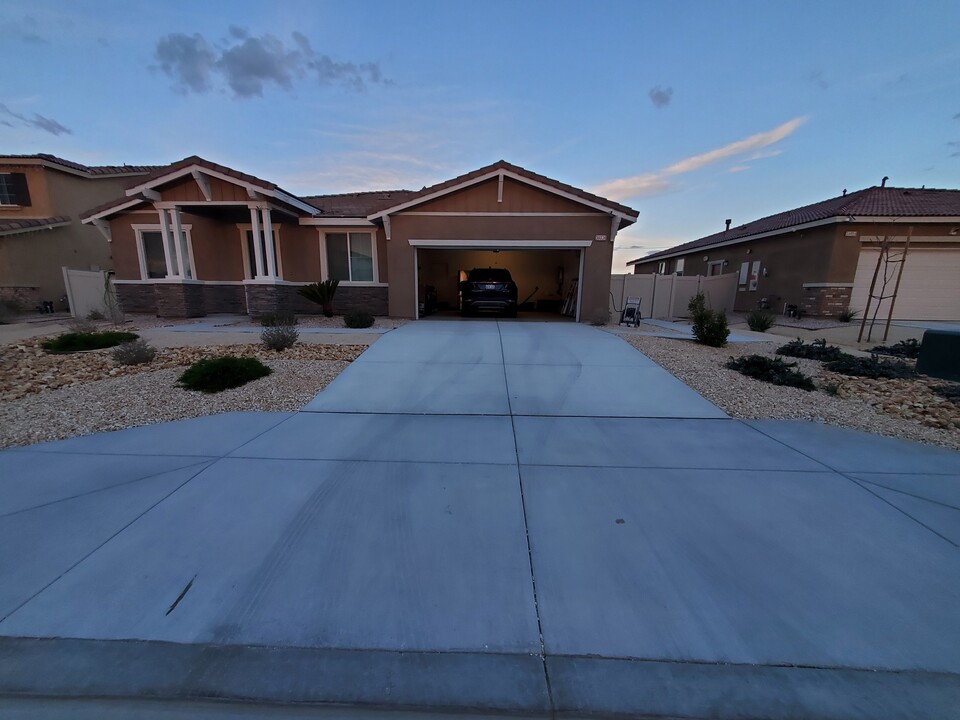 38036 Columbine Ct in Palmdale, CA - Building Photo