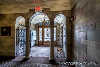 2 Elmwood Ave in Winchester, MA - Foto de edificio - Building Photo