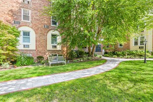 169 Mason St, Unit Virginia Court in Greenwich, CT - Building Photo