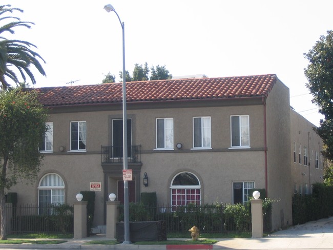 2329 Crenshaw Blvd in Los Angeles, CA - Foto de edificio - Building Photo