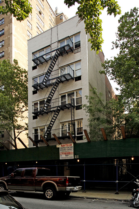 235 E 27th St in New York, NY - Building Photo