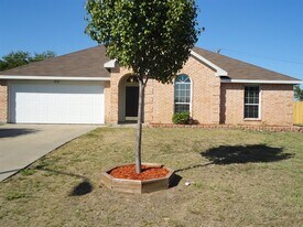512 Timber Dr in Waxahachie, TX - Building Photo