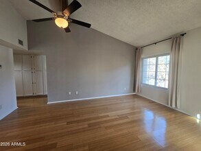 925 N College Ave in Tempe, AZ - Foto de edificio - Building Photo