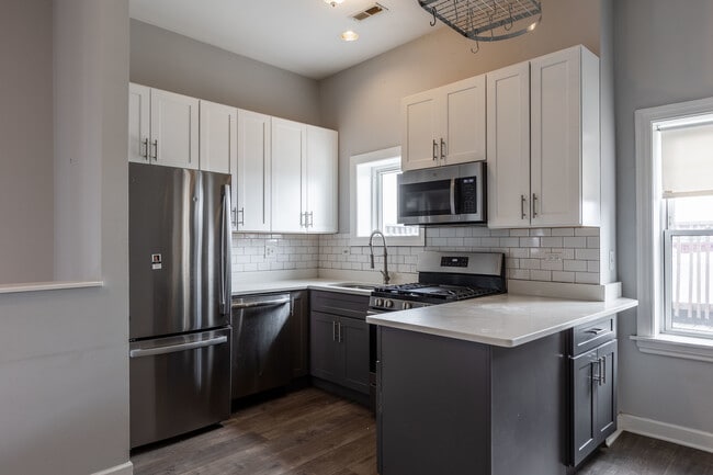 3216 W Augusta Blvd in Chicago, IL - Building Photo - Building Photo