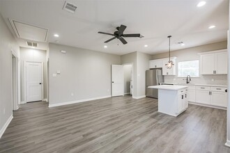 4405 Mallow St in Houston, TX - Building Photo - Building Photo