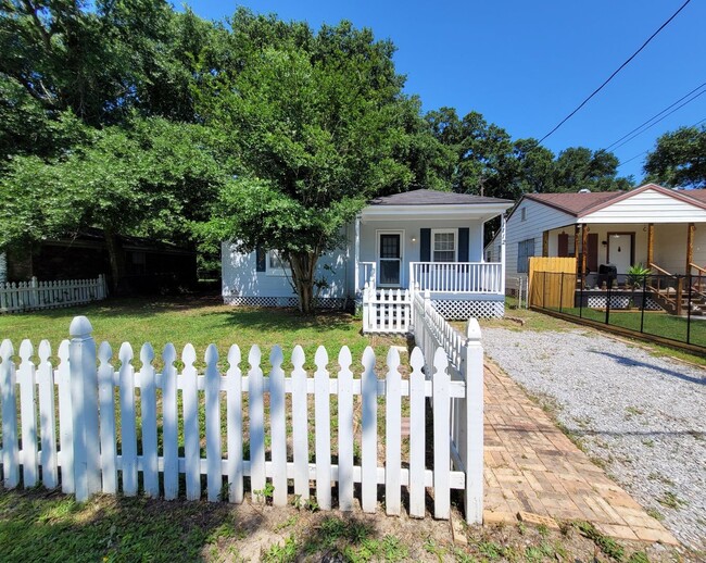 property at 1112 Polk Ave