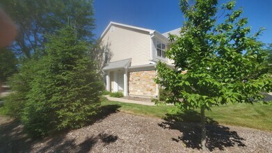 2910 Ashling Ct in Schaumburg, IL - Building Photo - Building Photo