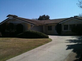 2109 Belvedere Ave in Bakersfield, CA - Building Photo
