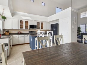 7733 W Southgate Ave in Phoenix, AZ - Building Photo - Building Photo